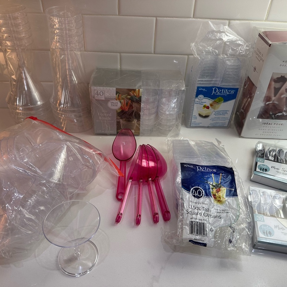 Cocktail and hors d’oeuvres Party Supplies Set